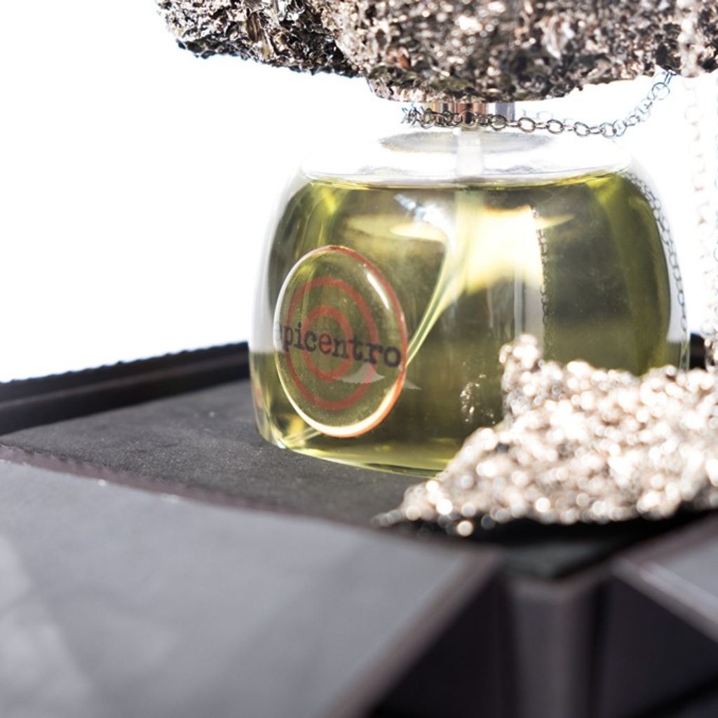 Filippo Sorcinelli Perfumes born in 2014; dedicated to the artistic passions of their creator:
Gothic art, music, photography…the fog.Shop at fragrapedia.com