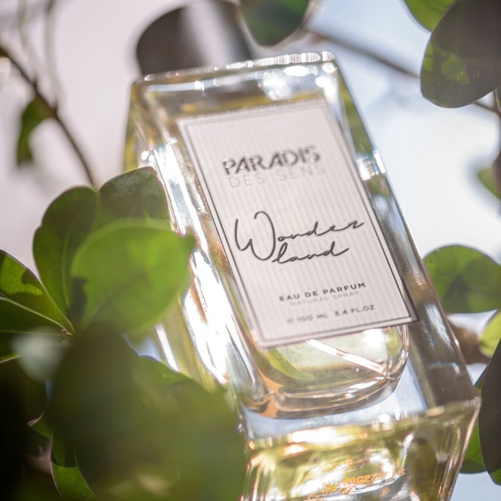 PARADIS DES SENS’s scents are all created with the finest materials & hundreds of years old craftsman ship, paired with cutting edge technology, produced to the world by Arcadie De Niche, a symbol of beauty at the heart of Paris, Champs-Élysées.