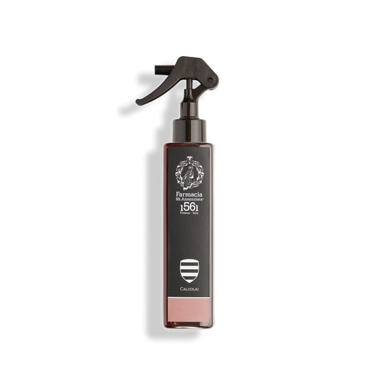 The Calzolai Room Spray by Farmacia SS. Annunziata 1561, in a rectangular bottle with a black trigger nozzle and black-burgundy label, offers a refined leather scent and is shown against a white background.