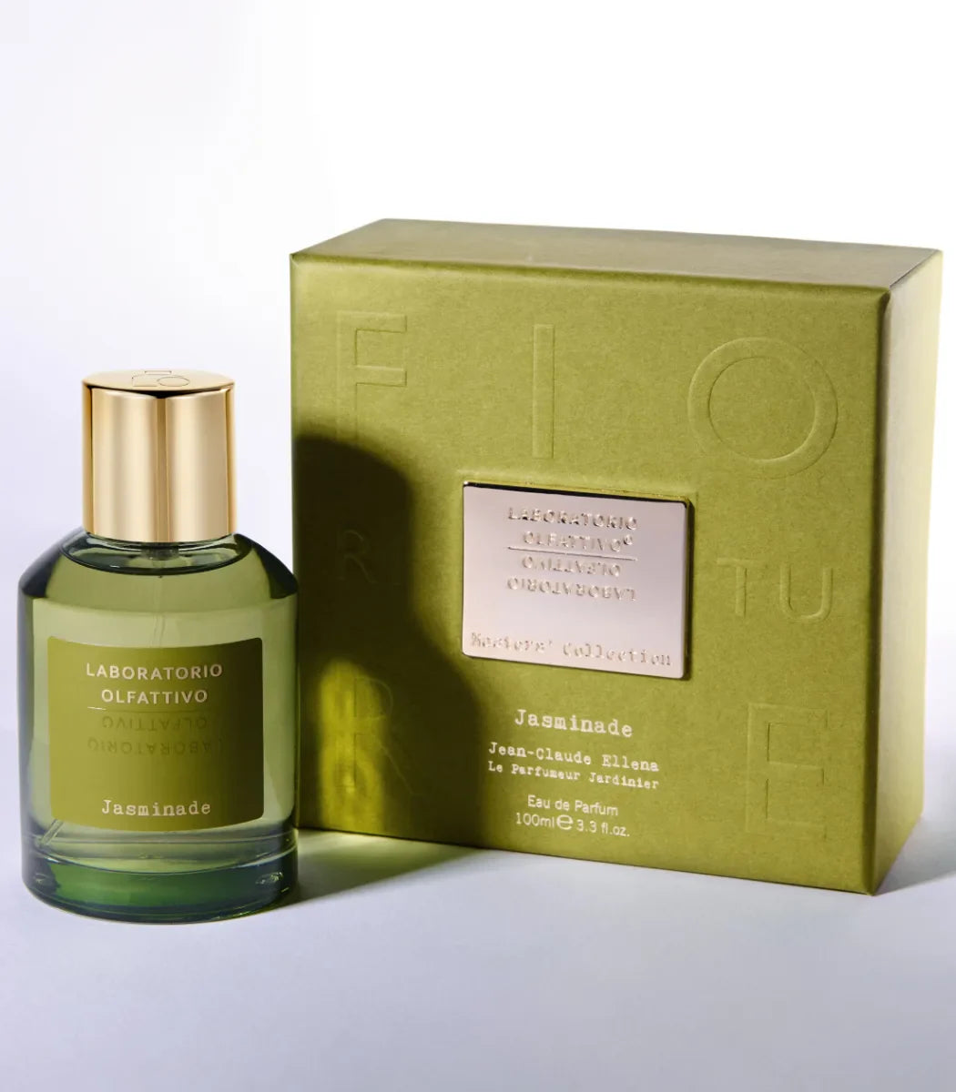 'Jasminade Laboratorio Olfattivo'Green perfume bottle with gold cap next to its packaging on a white background