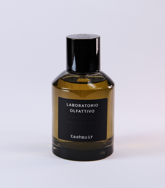 A bottle of Kashnoir by Laboratorio Olfattivo, with its black cap and label, is displayed against a white background—showcasing the elegance of this distinctive perfume.